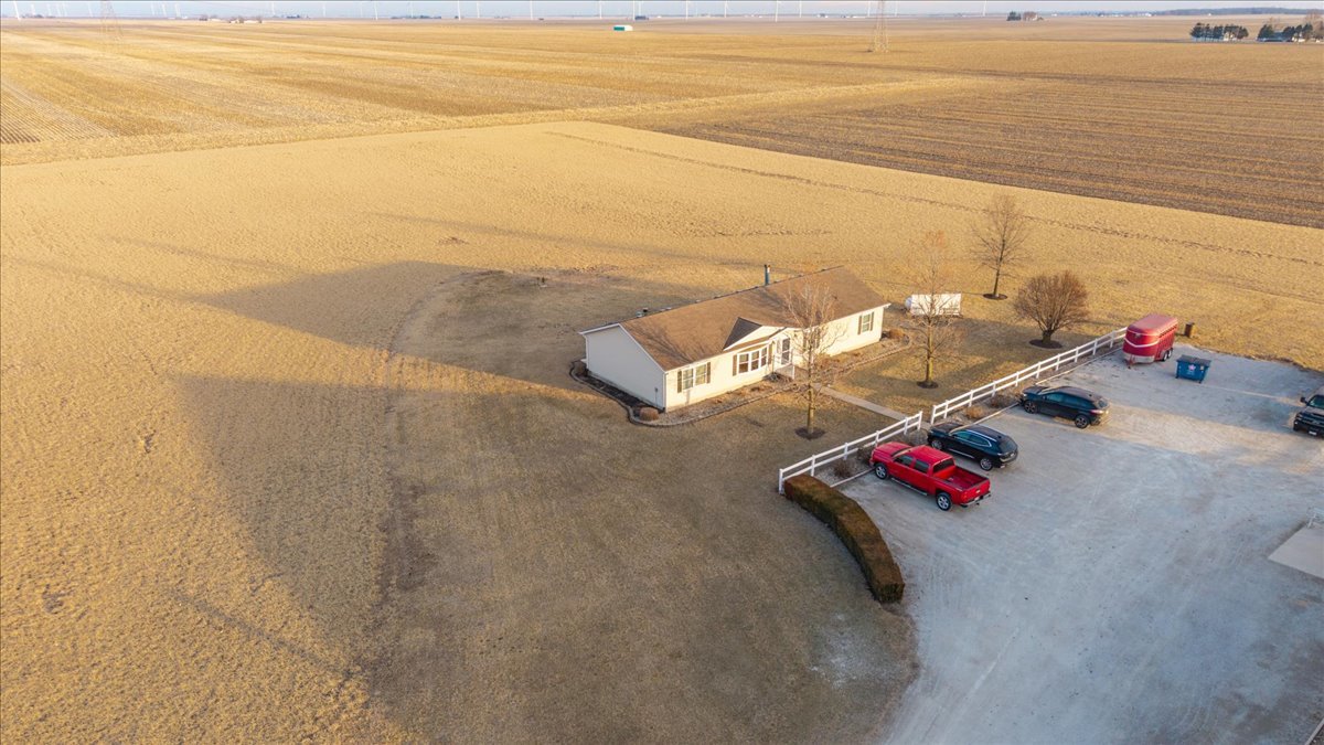 26151 E 2500 North Road, Lexington, IL 61753