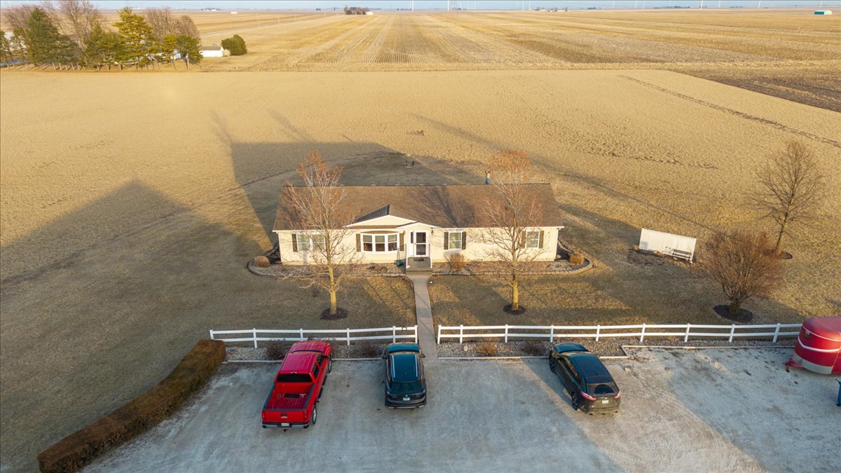 26151 E 2500 North Road, Lexington, IL 61753