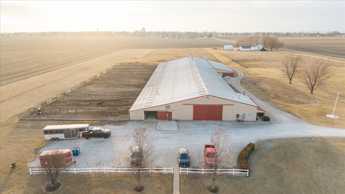 26151 E 2500 North Road, Lexington, IL 61753