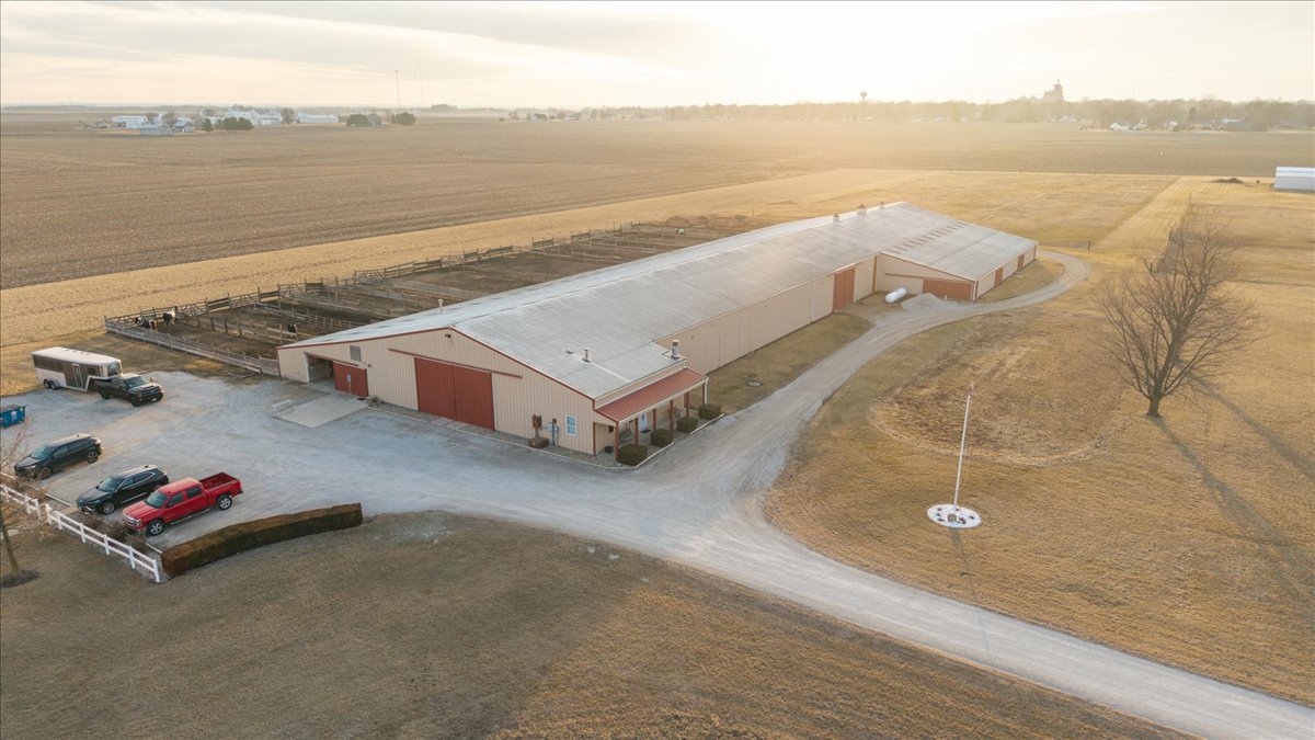 26151 E 2500 North Road, Lexington, IL 61753