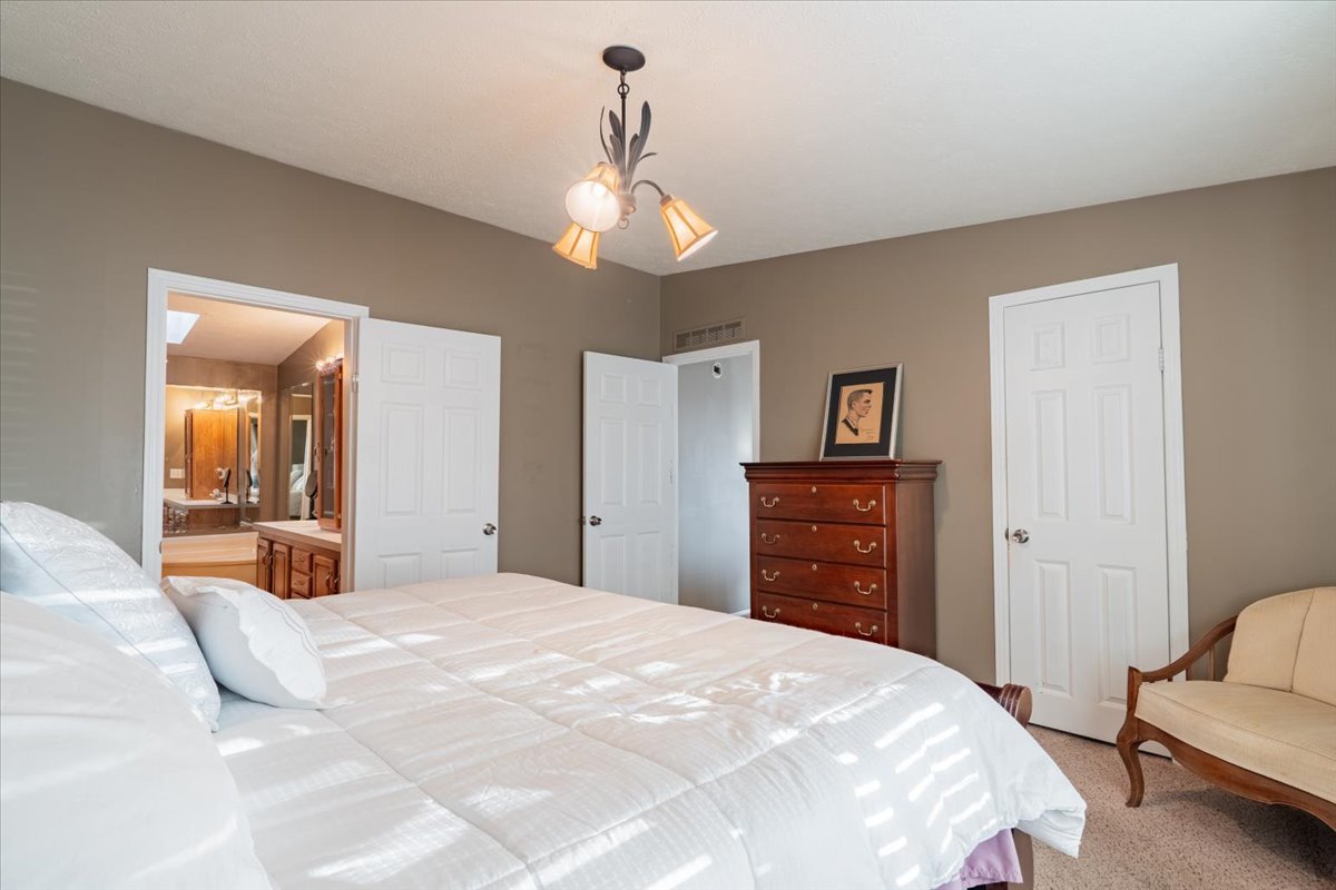 26151 E 2500 North Road, Lexington, IL 61753