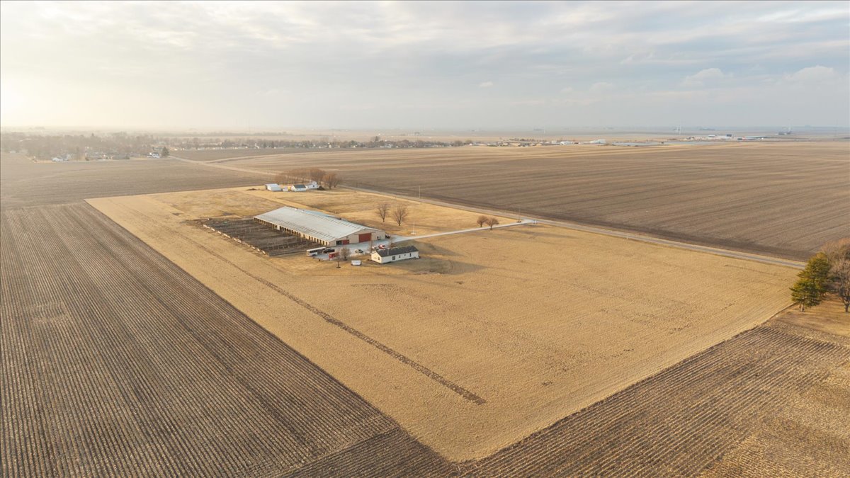 26151 E 2500 North Road, Lexington, IL 61753