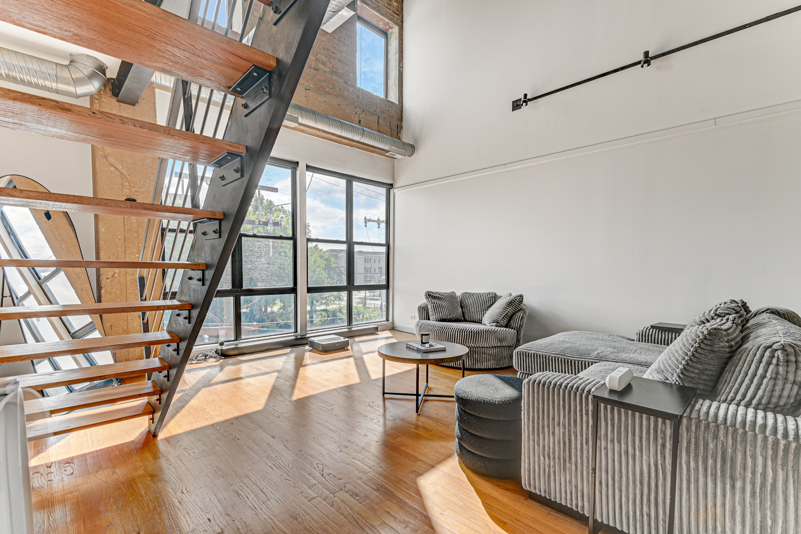 6300 S Woodlawn Street #305, Chicago, IL 60637