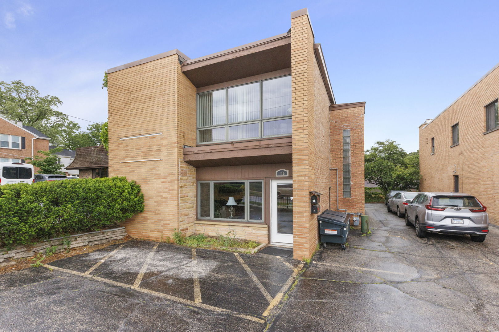 175 N Washington Street, Wheaton, IL 60187