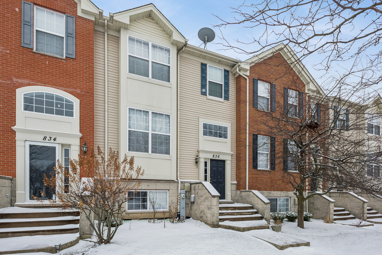 836 Lewisburg Lane, Aurora, IL 60504