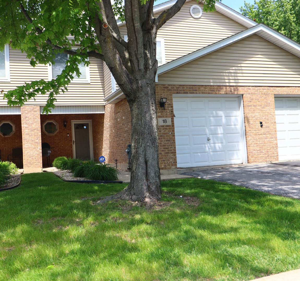 18 Forest Wood Lane, Park Forest, IL 60466