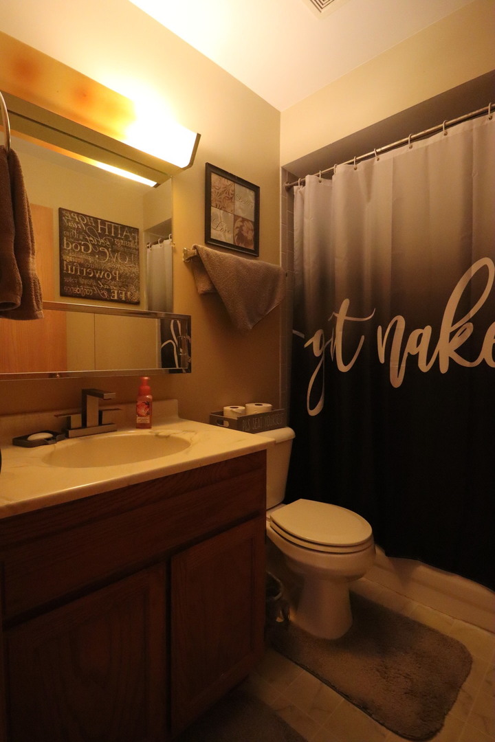 18 Forest Wood Lane, Park Forest, IL 60466