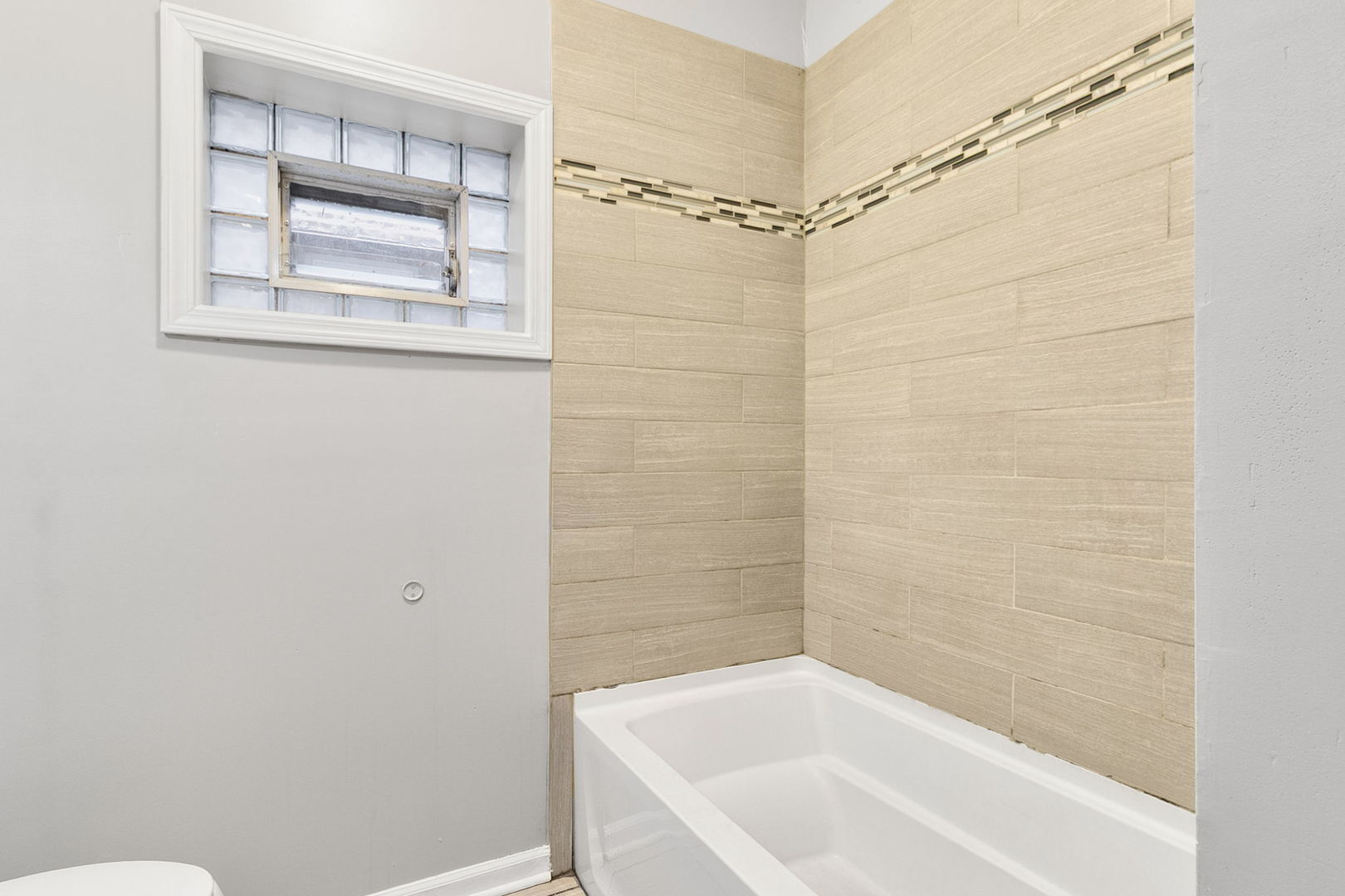 7940 S Evans Avenue, Chicago, IL 60619