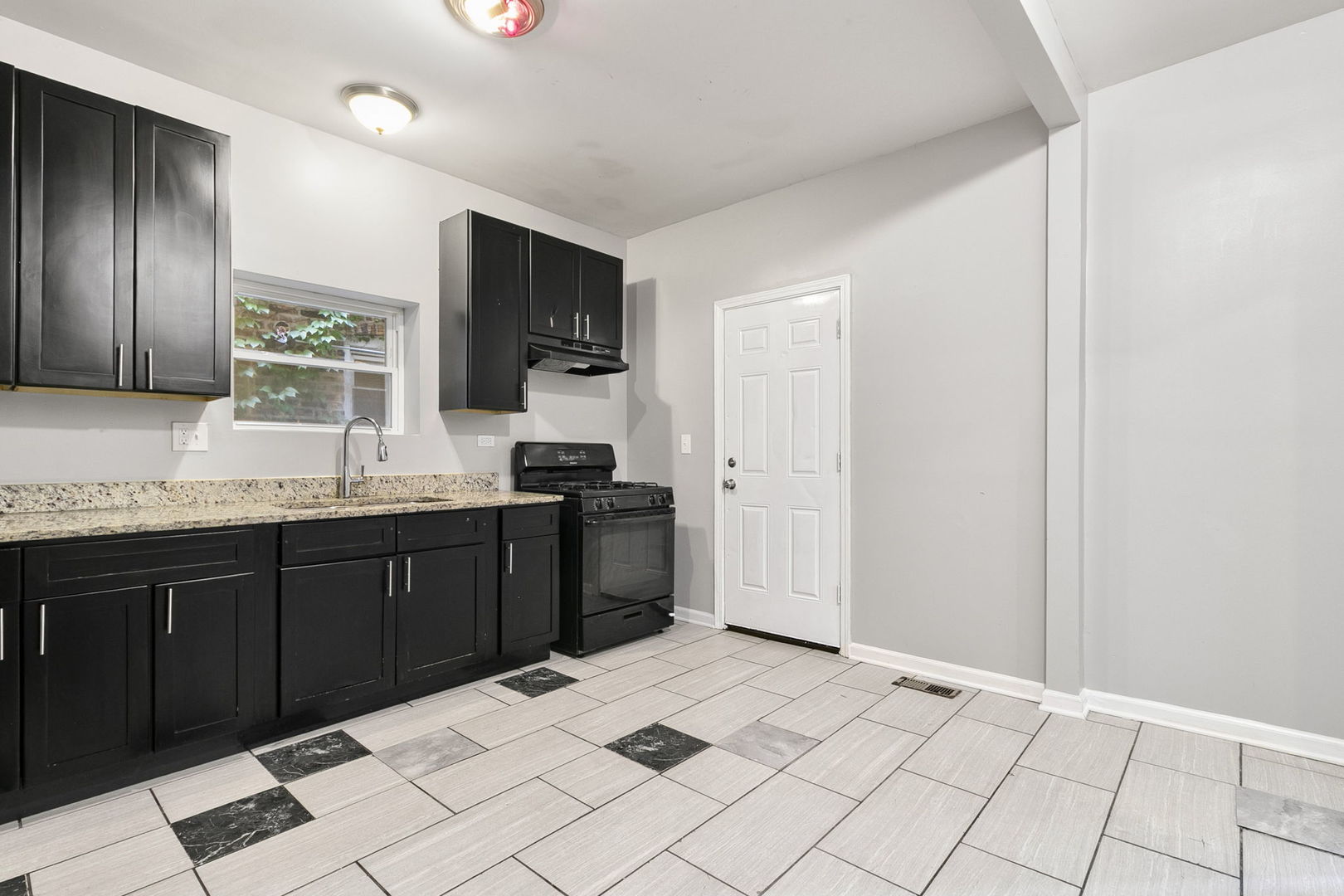 7940 S Evans Avenue, Chicago, IL 60619