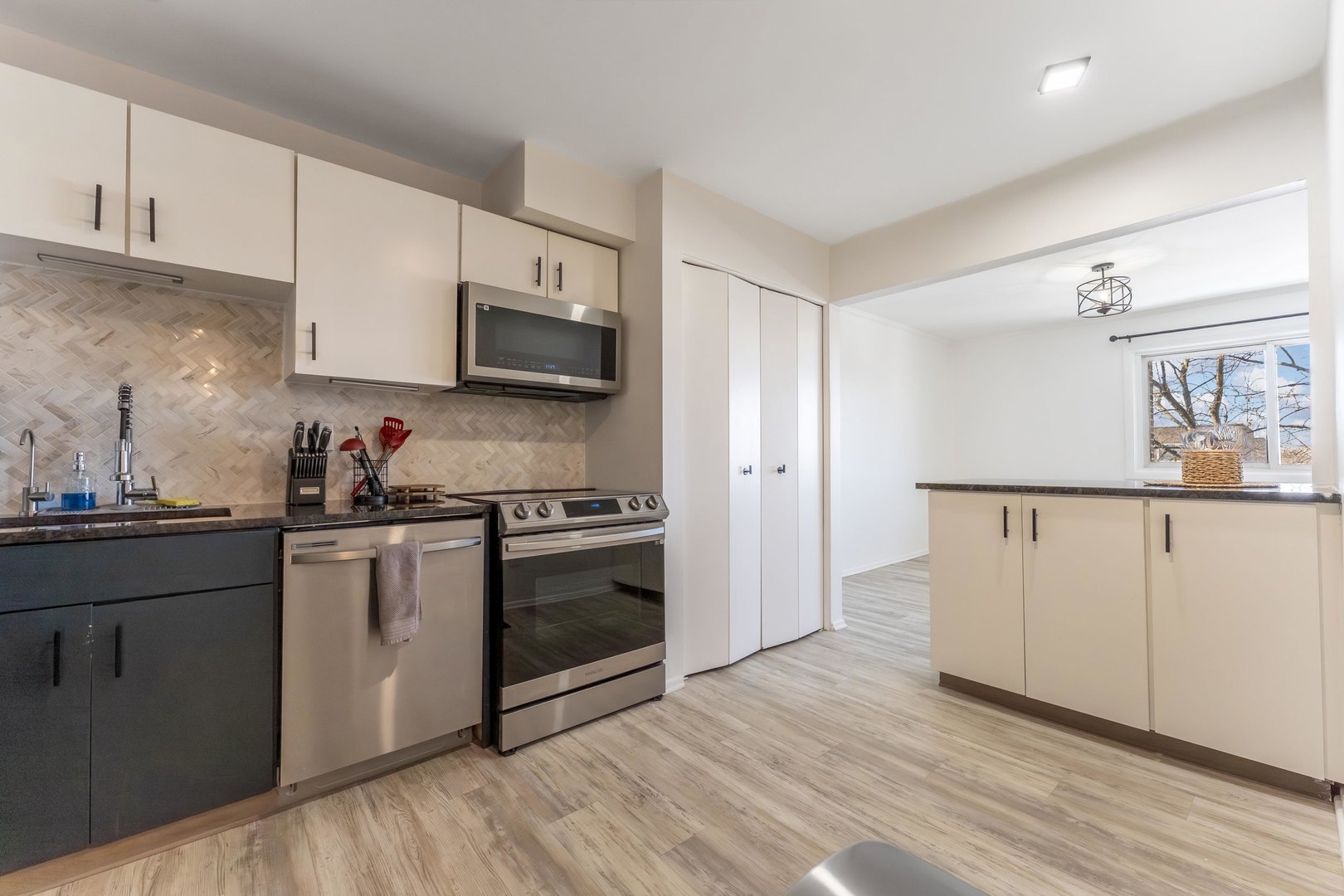 10015 Beverly Drive #404, Skokie, IL 60076