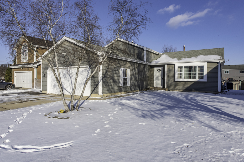 423 Windridge Drive, Round Lake Park, IL 60073