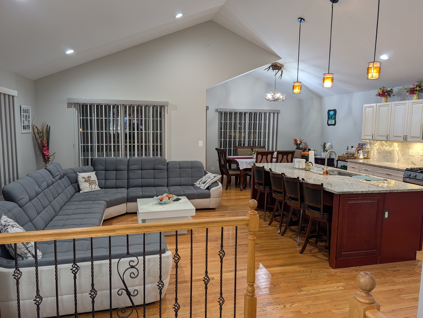 909 Mayfair Court, Elk Grove Village, IL 60007