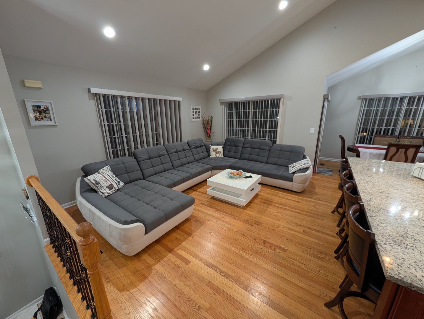 909 Mayfair Court, Elk Grove Village, IL 60007