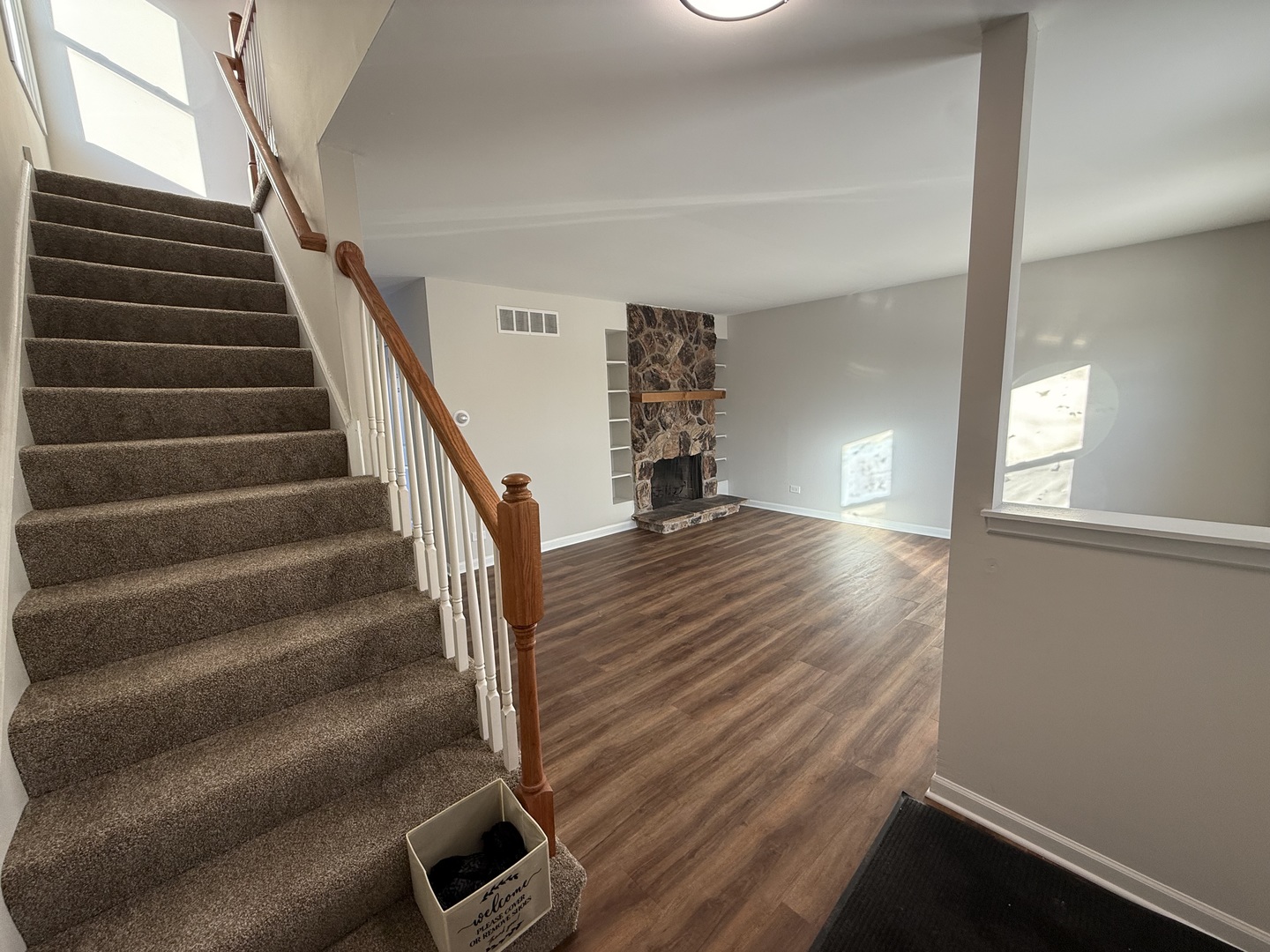 1333 PETERSBURG Court, Carol Stream, IL 60188