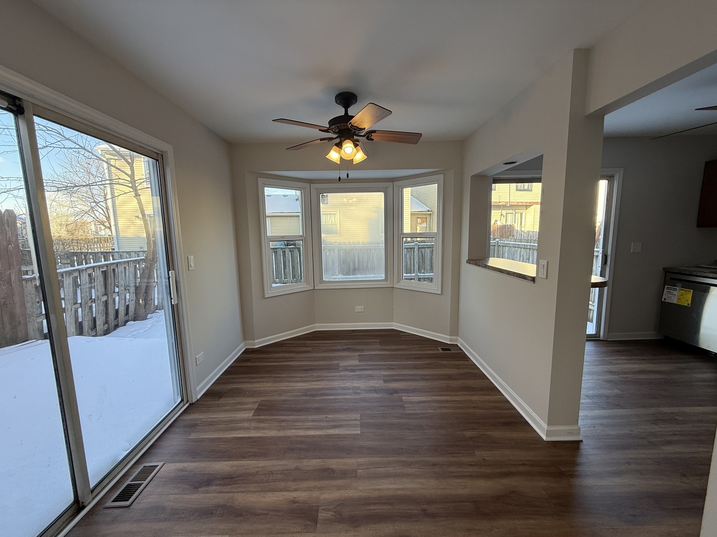 1333 PETERSBURG Court, Carol Stream, IL 60188