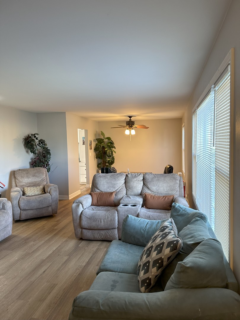 700 CUMBERLAND Street, Hoffman Estates, IL 60194