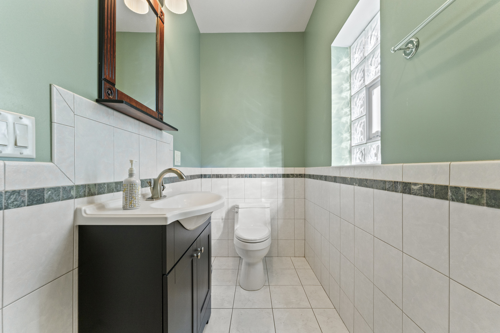 5533 LINCOLN Avenue, Morton Grove, IL 60053