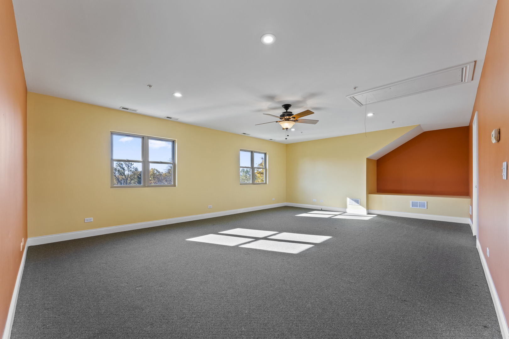 5533 LINCOLN Avenue, Morton Grove, IL 60053