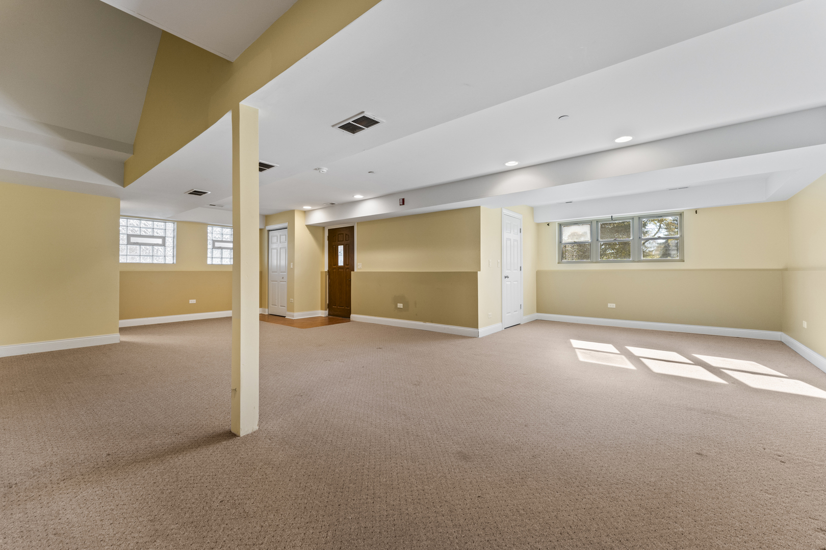 5533 LINCOLN Avenue, Morton Grove, IL 60053