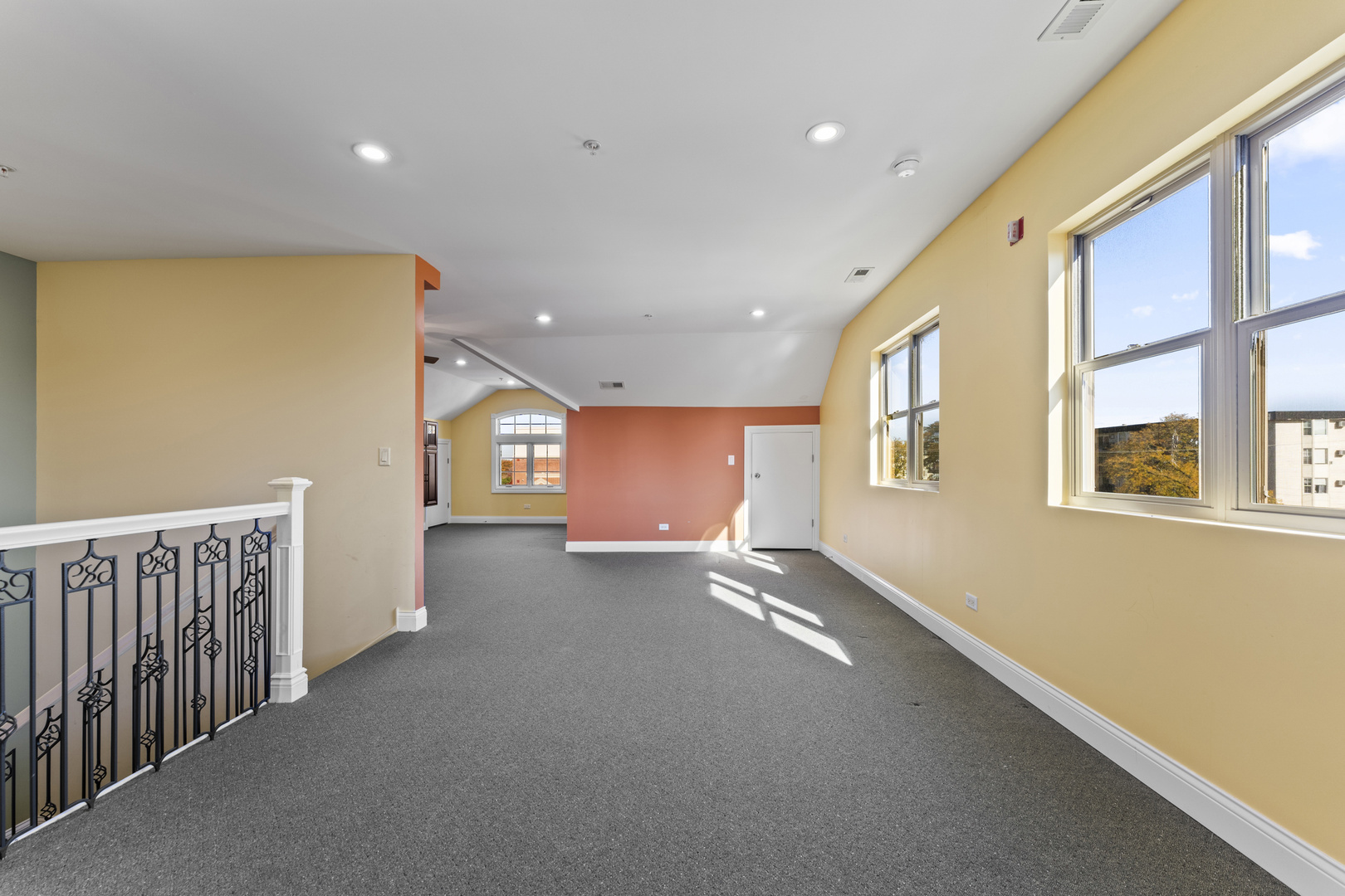 5533 LINCOLN Avenue, Morton Grove, IL 60053