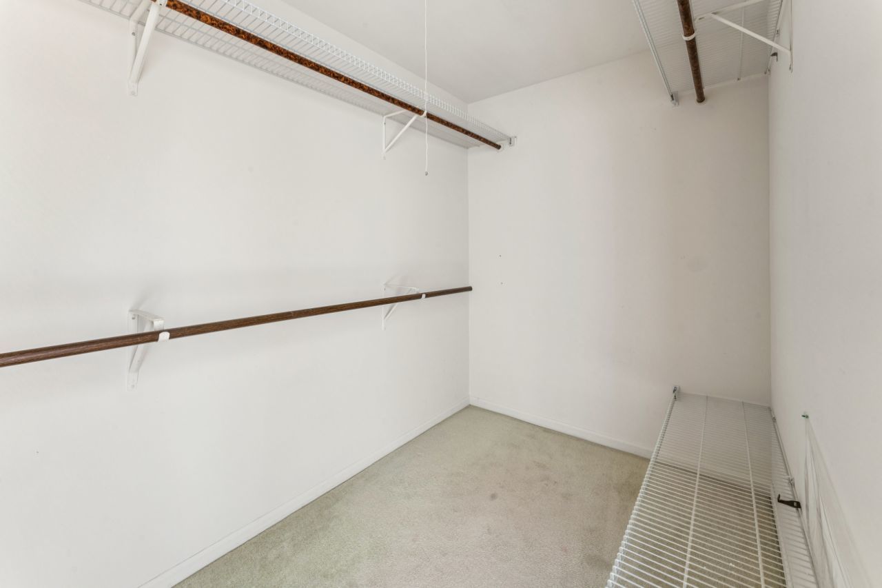 101 Old Oak Drive #216, Buffalo Grove, IL 60089