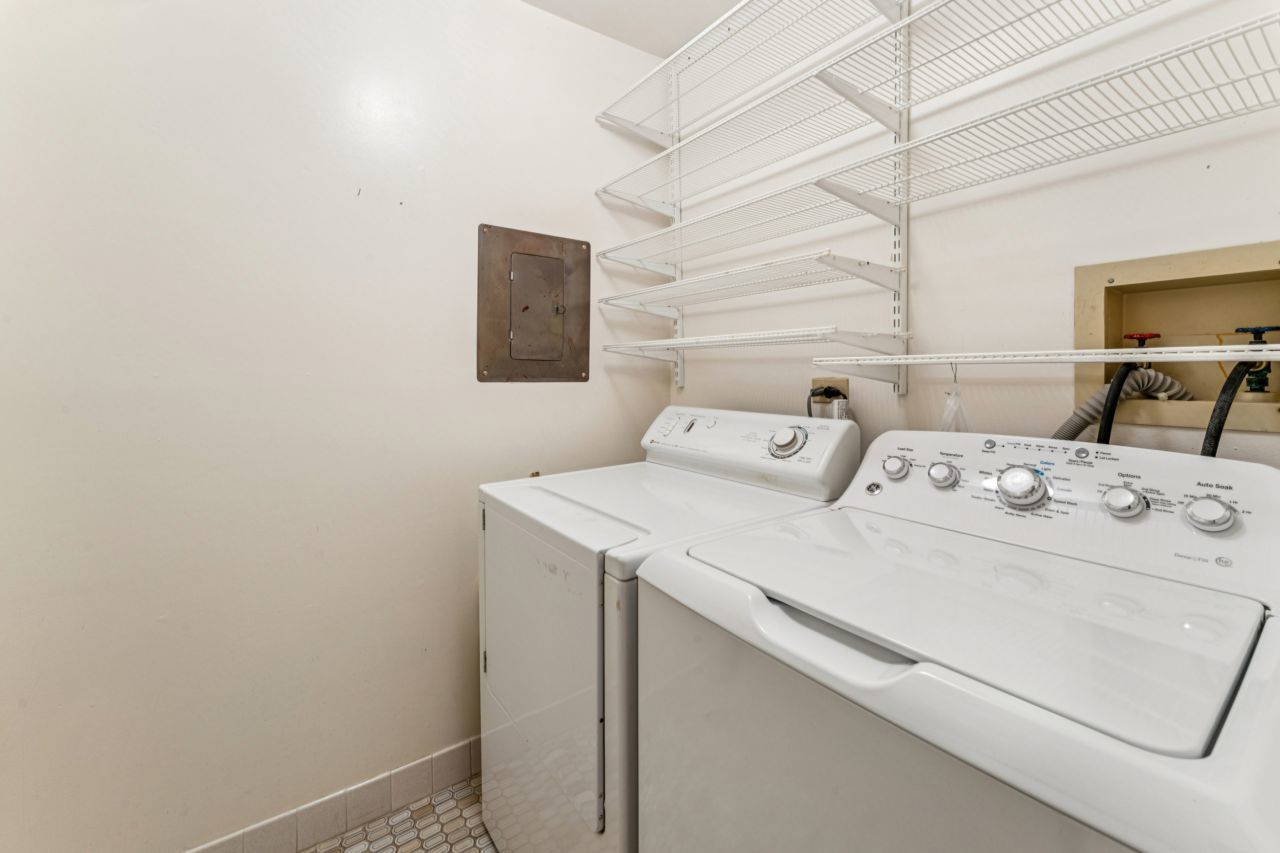 101 Old Oak Drive #216, Buffalo Grove, IL 60089