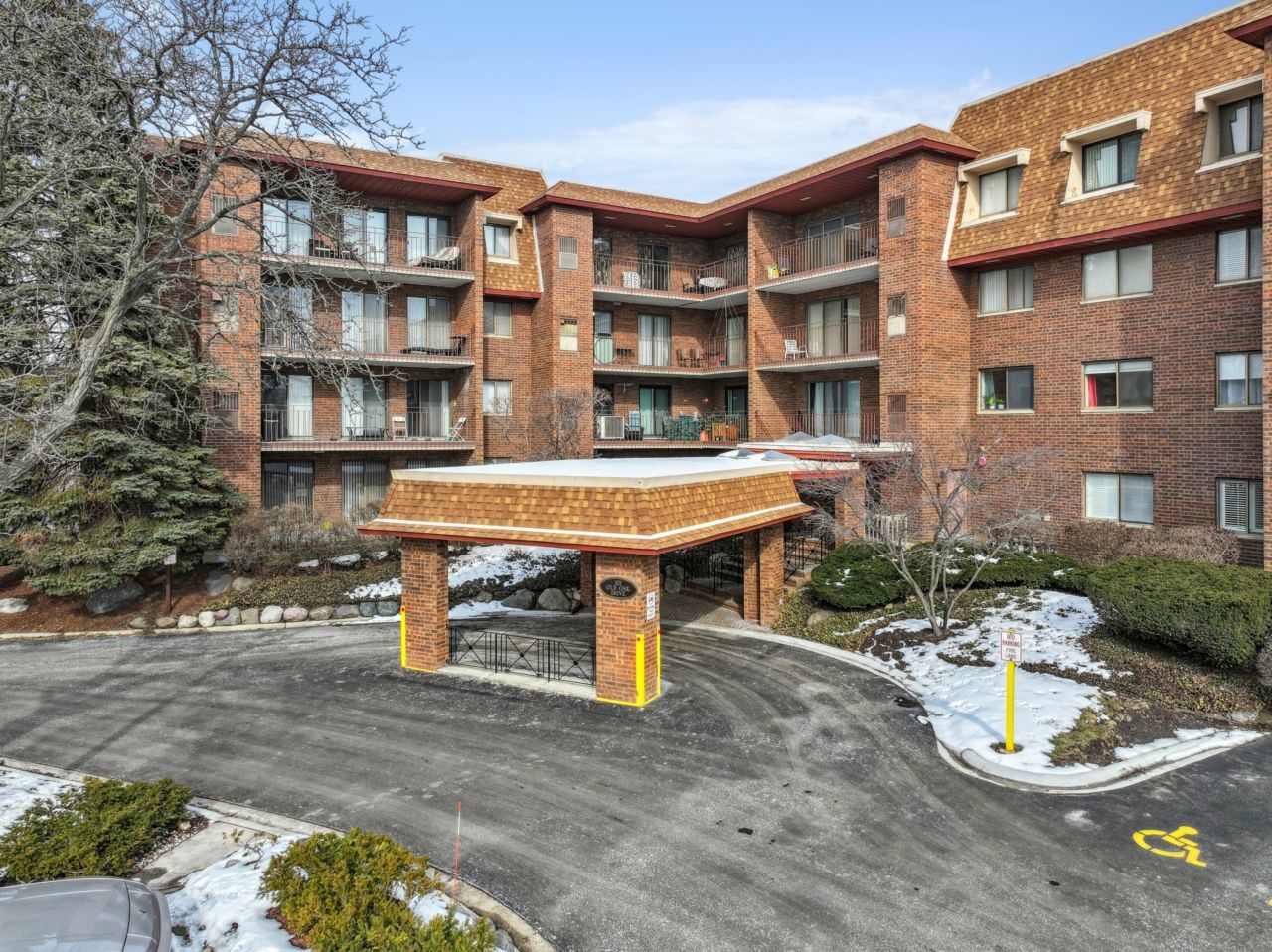 101 Old Oak Drive #216, Buffalo Grove, IL 60089