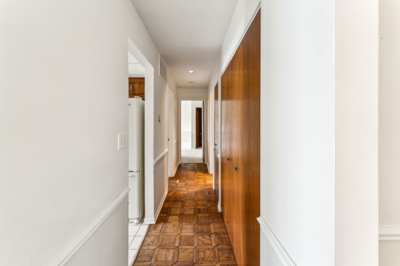 101 Old Oak Drive #216, Buffalo Grove, IL 60089