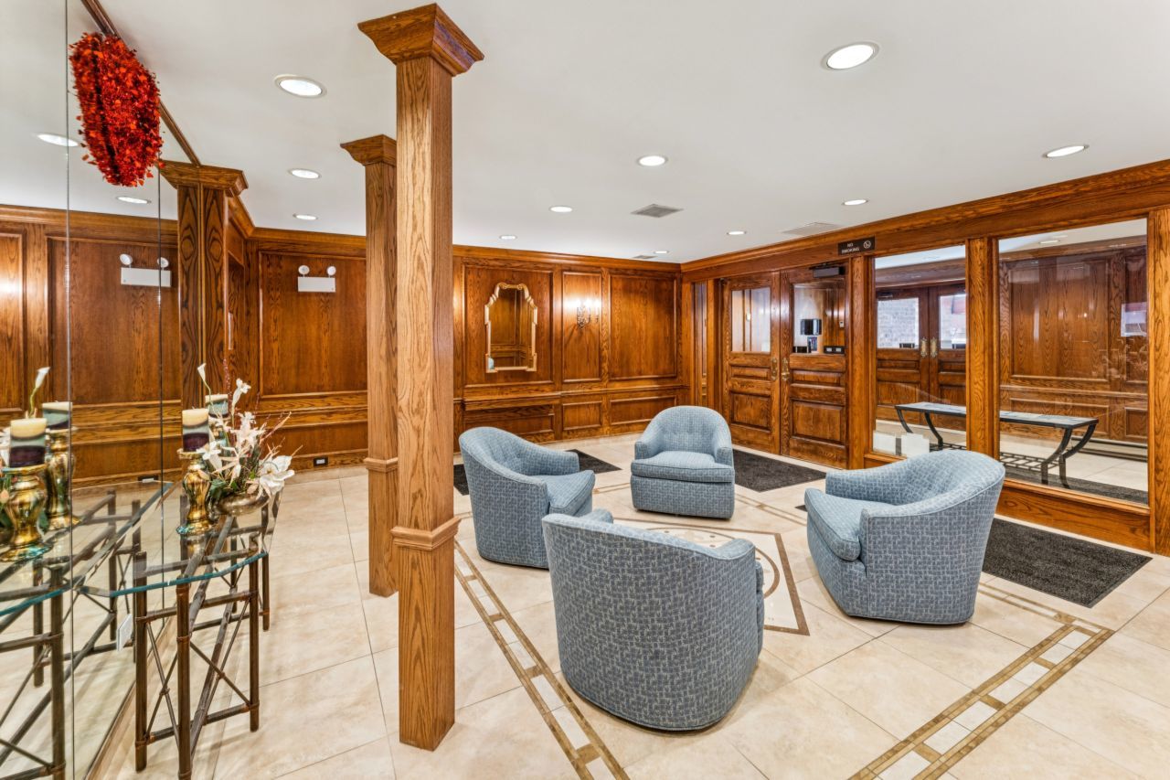 101 Old Oak Drive #216, Buffalo Grove, IL 60089