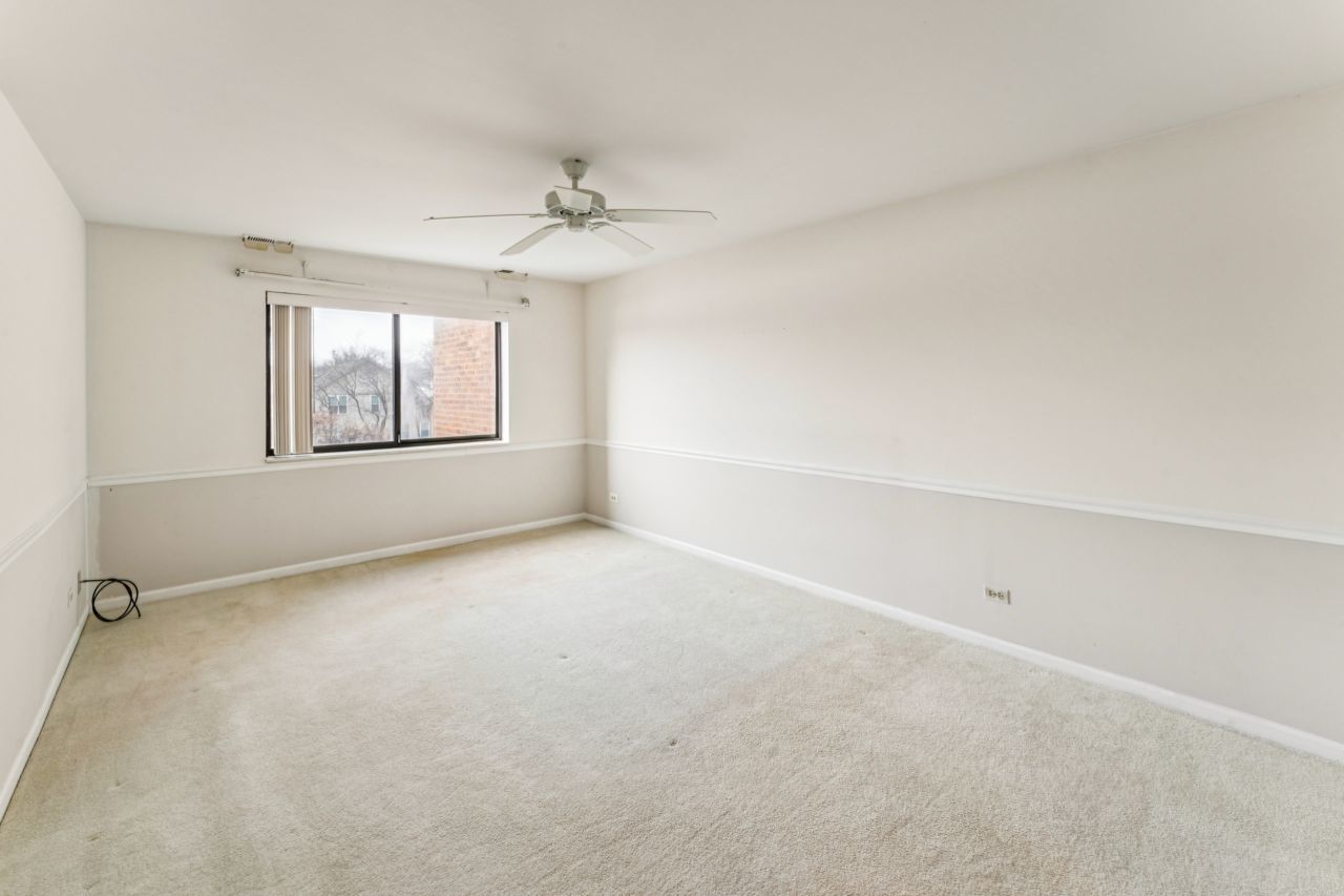 101 Old Oak Drive #216, Buffalo Grove, IL 60089