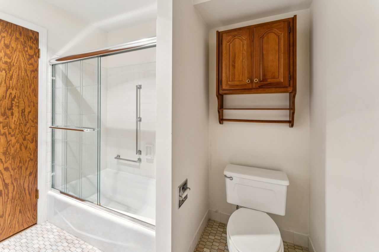 101 Old Oak Drive #216, Buffalo Grove, IL 60089