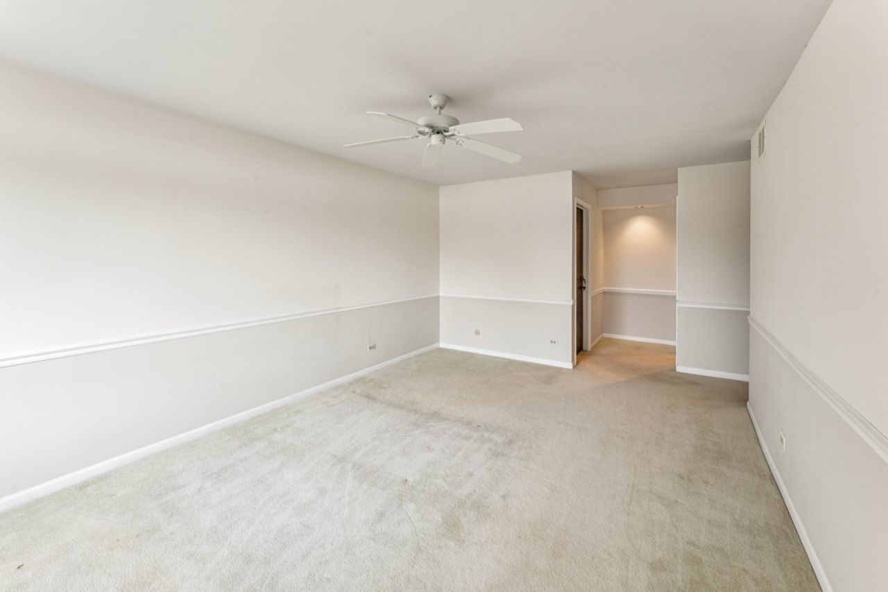 101 Old Oak Drive #216, Buffalo Grove, IL 60089