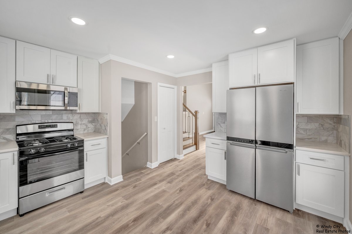 2208 Sprucewood Lane, Lindenhurst, IL 60046