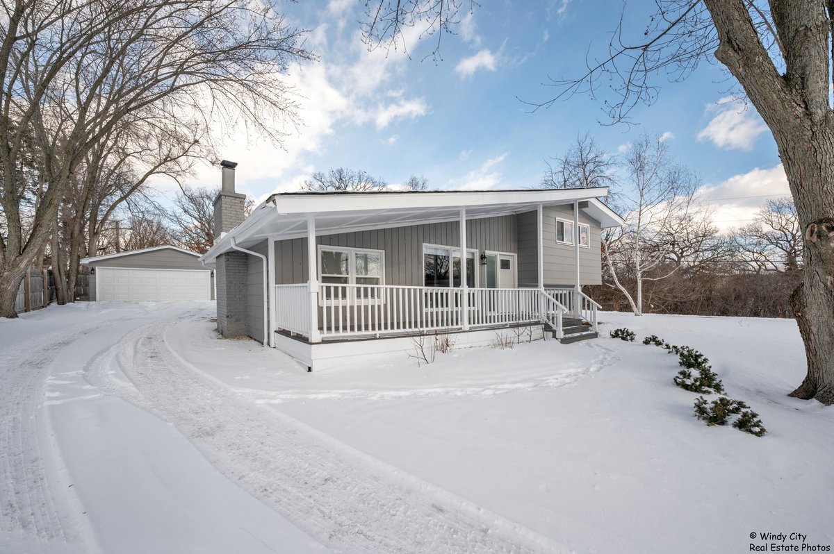 2208 Sprucewood Lane, Lindenhurst, IL 60046