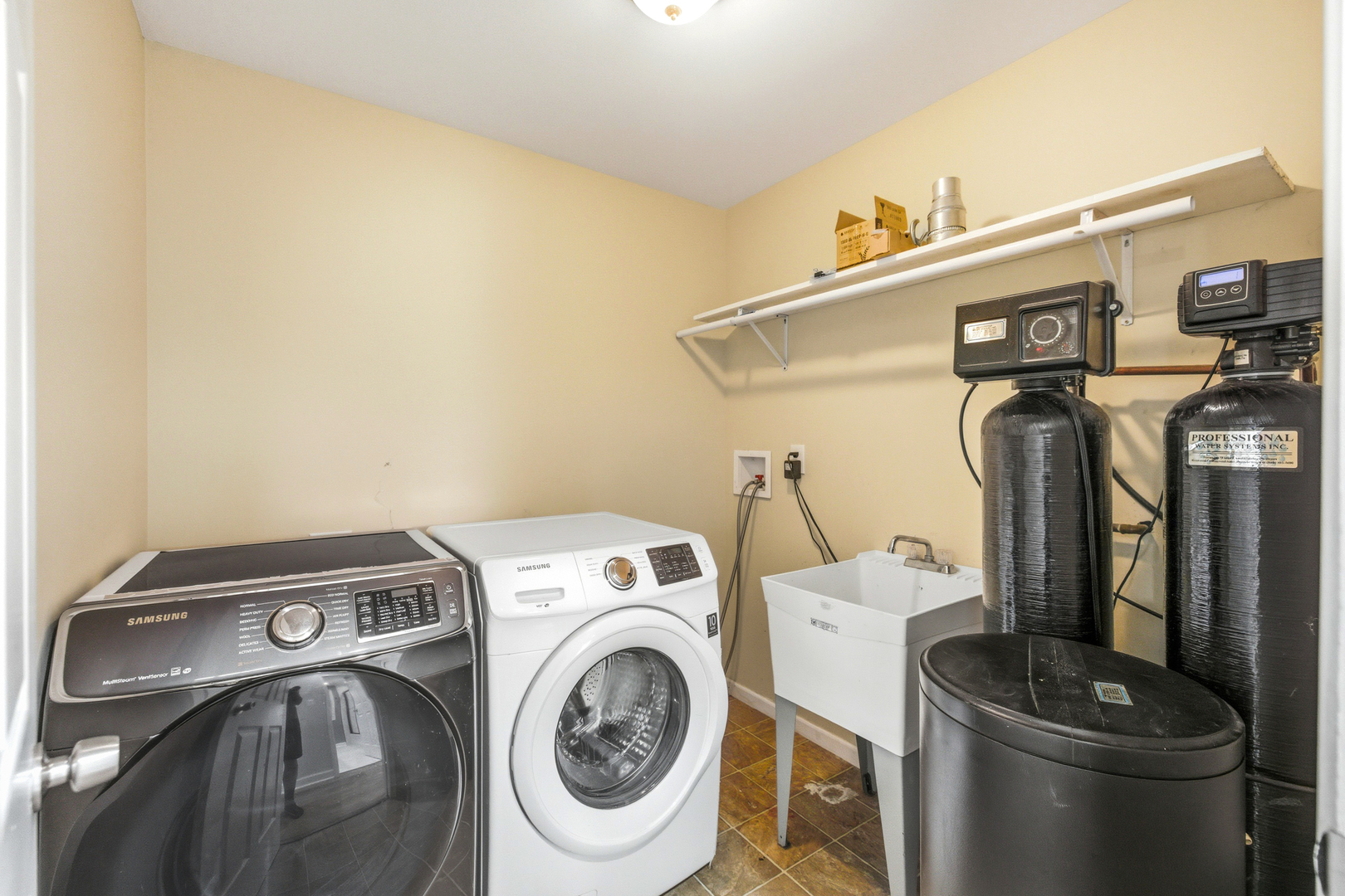 19 Brookside Lane, Bristol, IL 60512