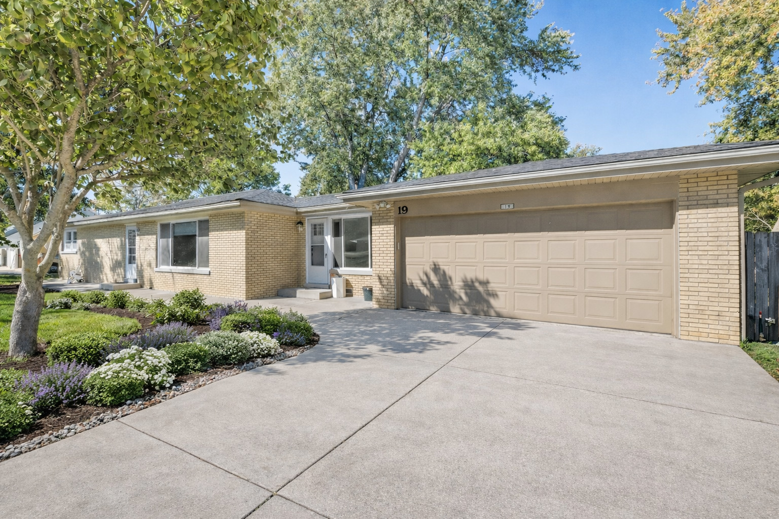 19 Brookside Lane, Bristol, IL 60512