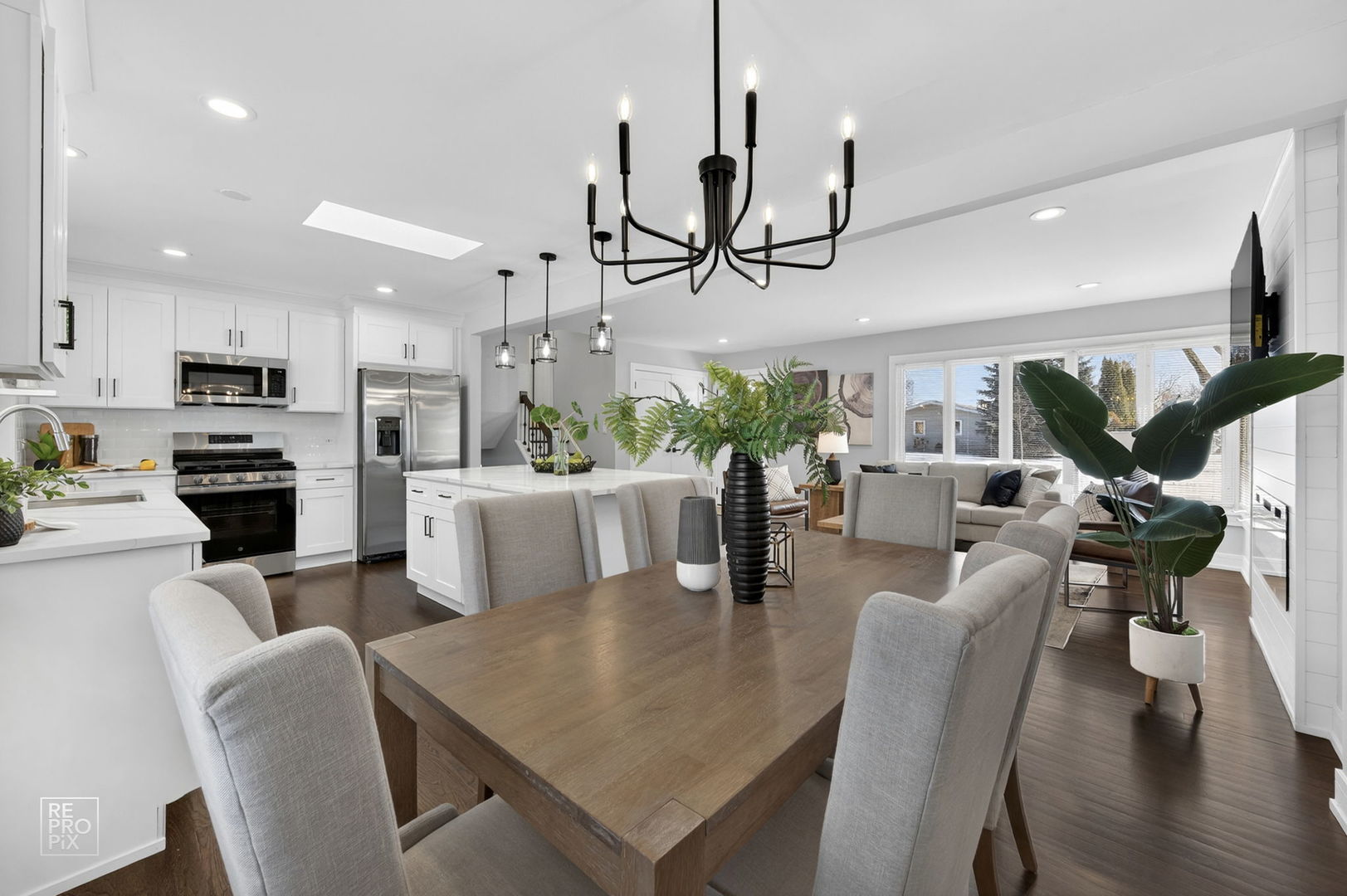 608 N Eastman Drive, Mount Prospect, IL 60056