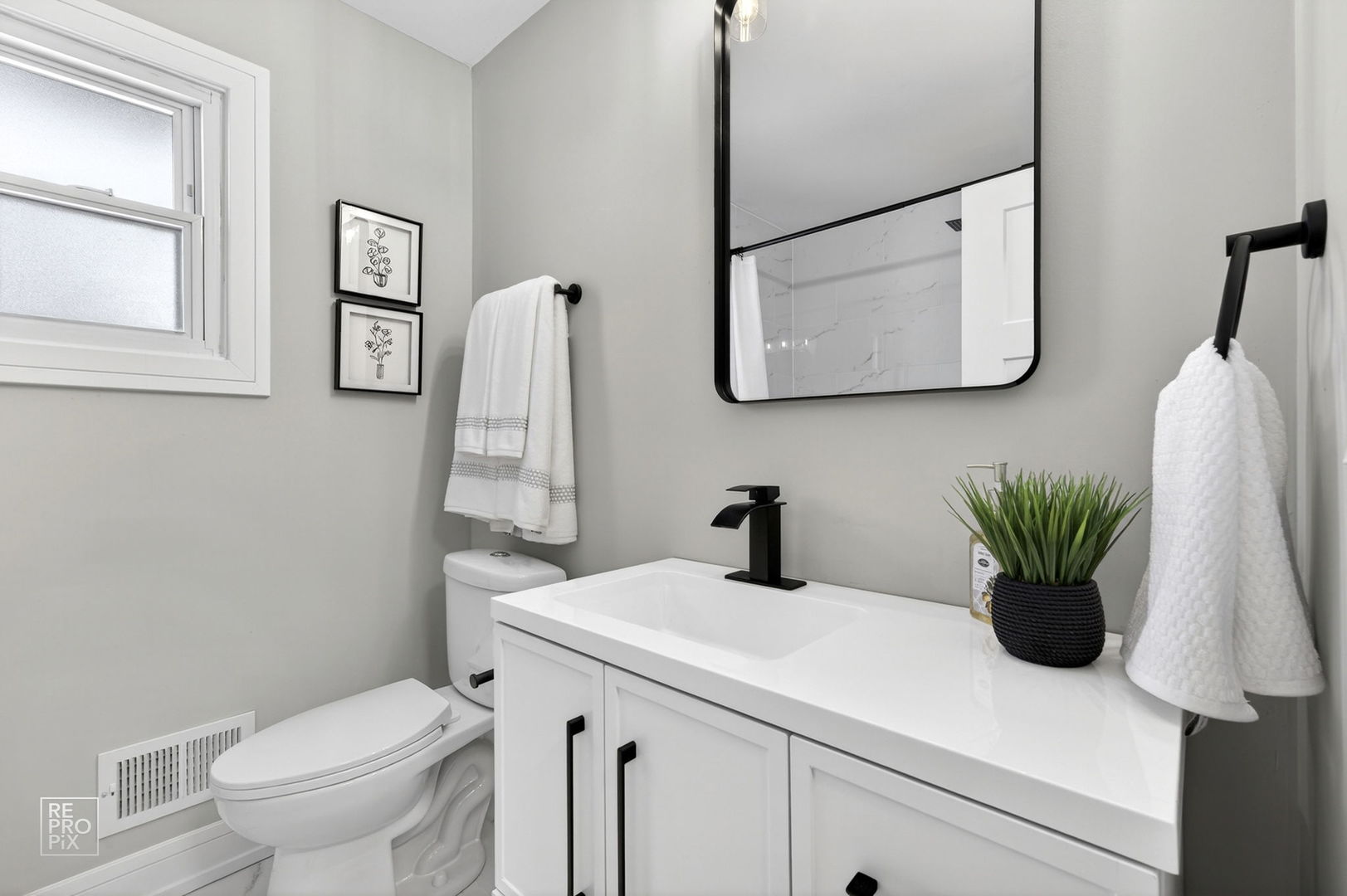 608 N Eastman Drive, Mount Prospect, IL 60056