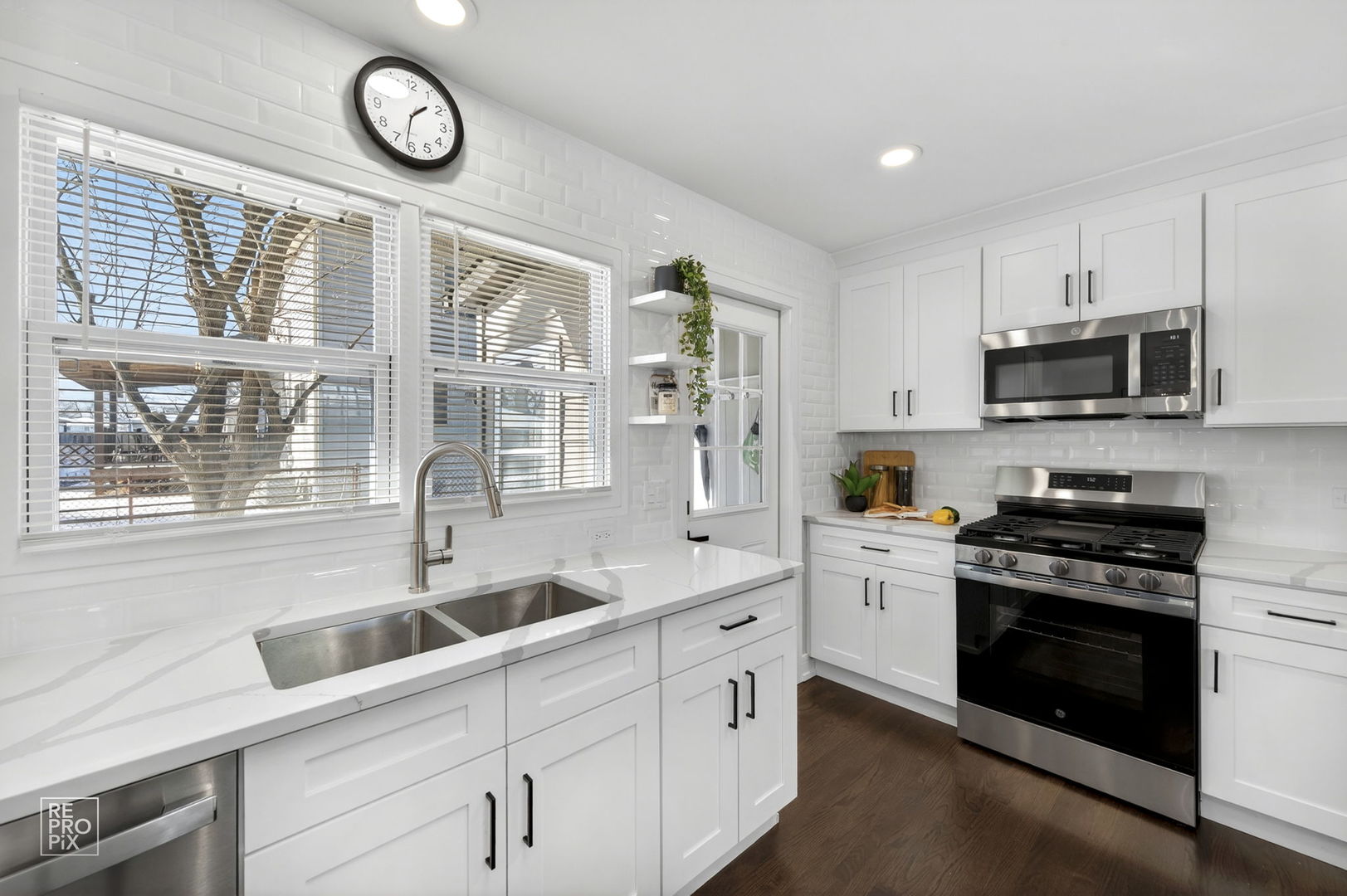 608 N Eastman Drive, Mount Prospect, IL 60056