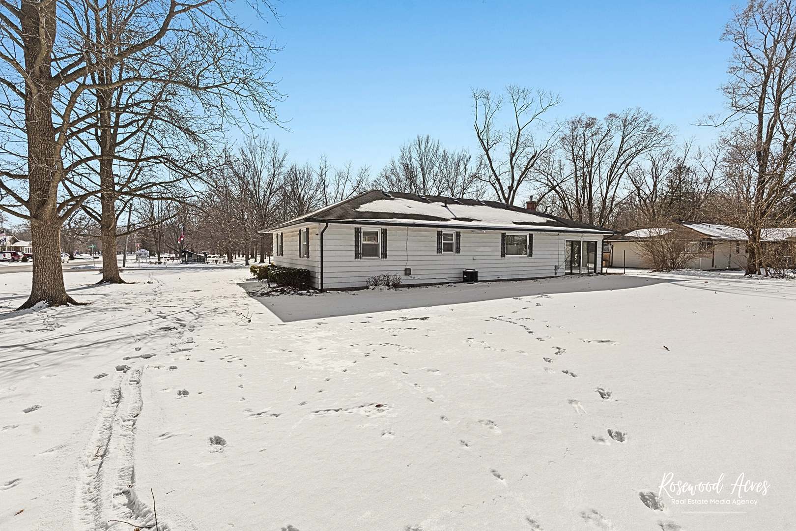 160 E Pendexter Avenue, Watseka, IL 60970