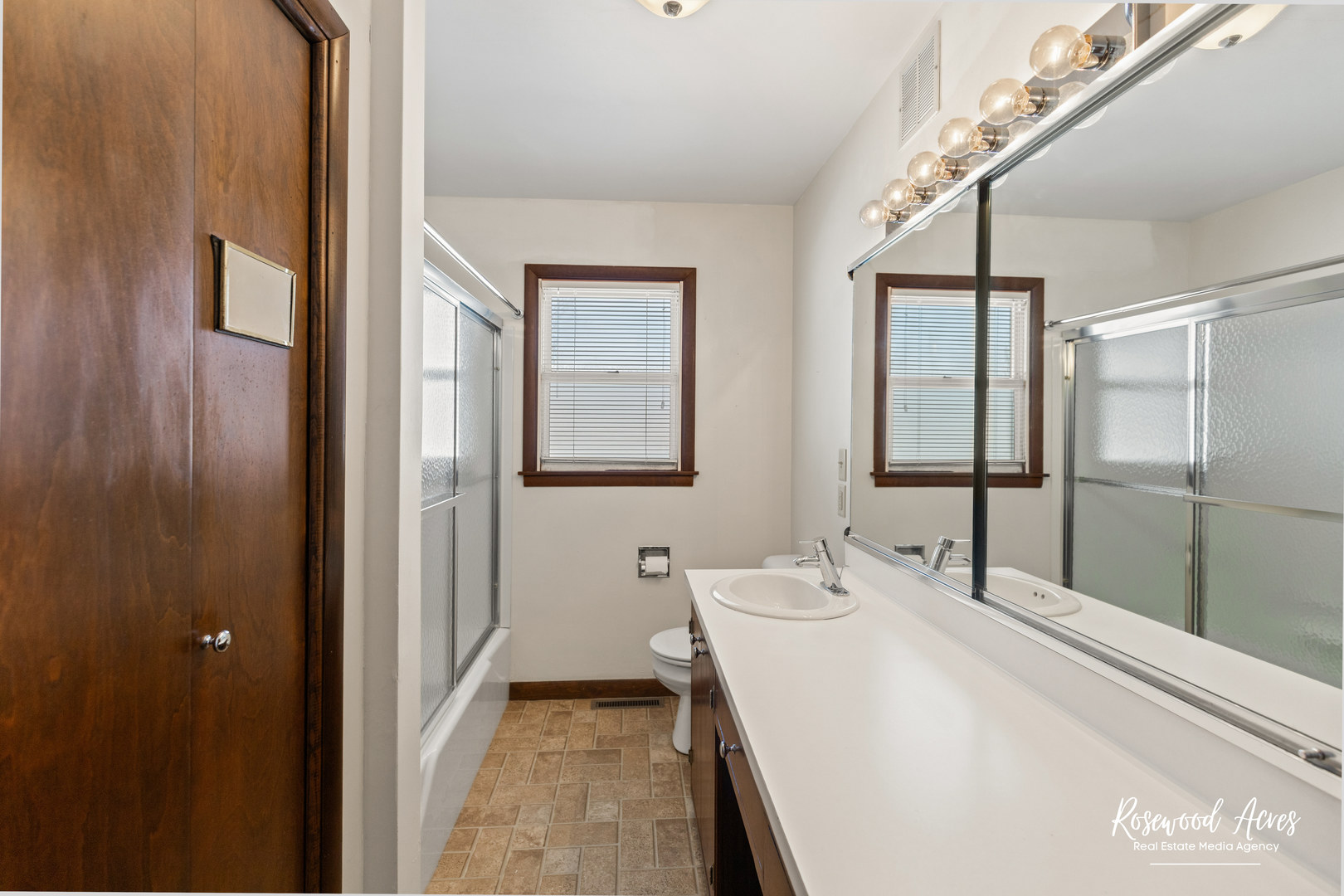 160 E Pendexter Avenue, Watseka, IL 60970