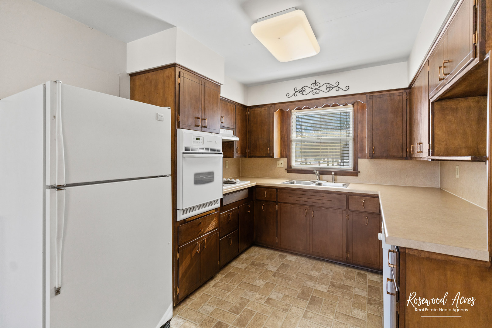 160 E Pendexter Avenue, Watseka, IL 60970