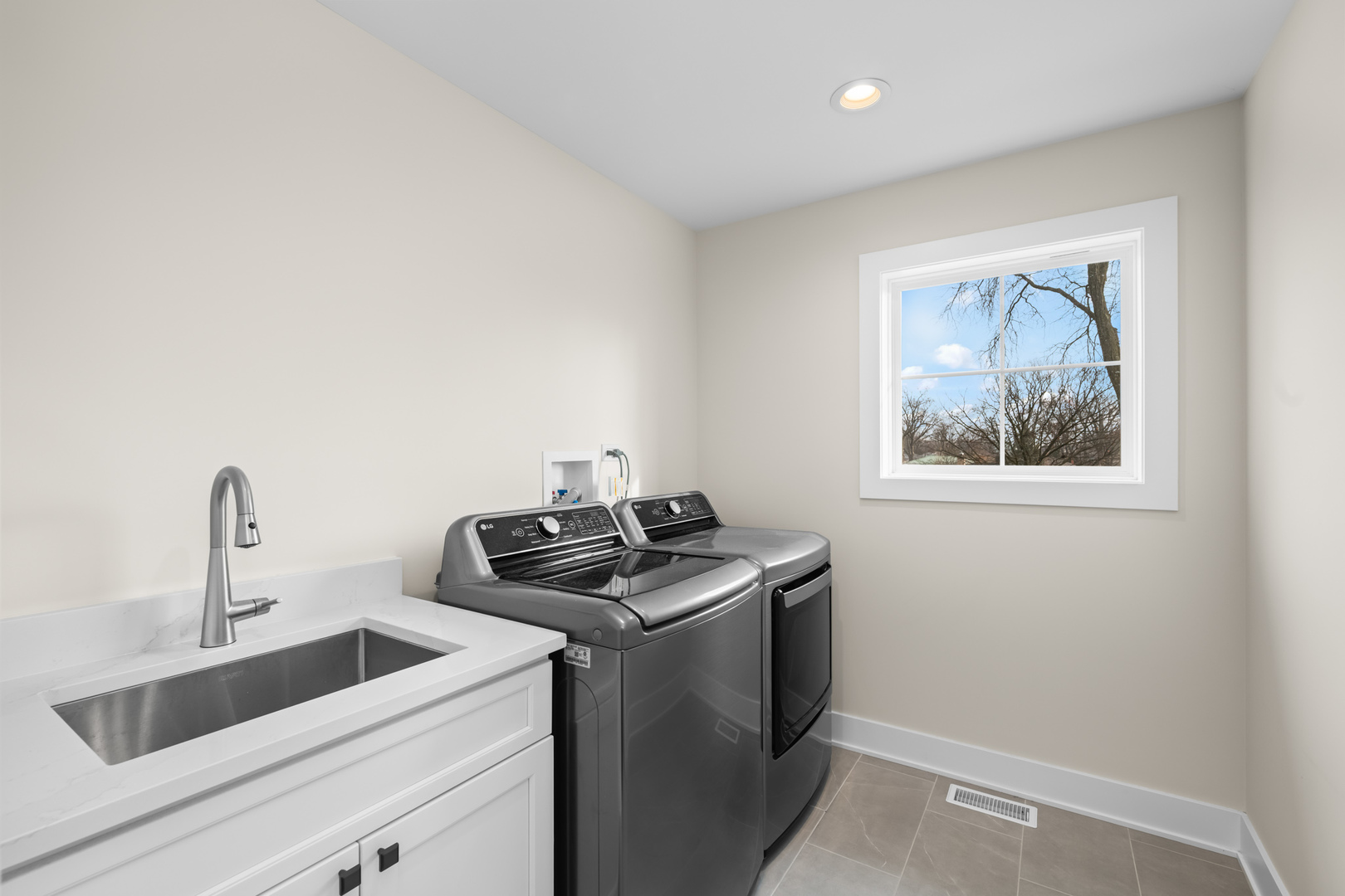 1222 N Walnut Avenue, Arlington Heights, IL 60004