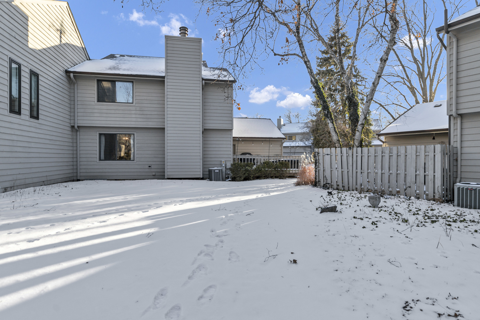 1527 Kirkwood Drive #1527, Geneva, IL 60134