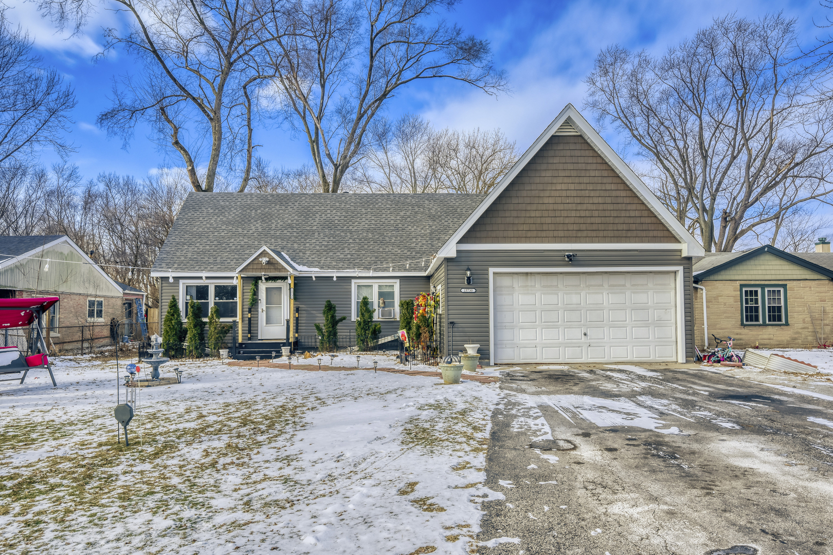 15730 Washtenaw Avenue, Markham, IL 60428