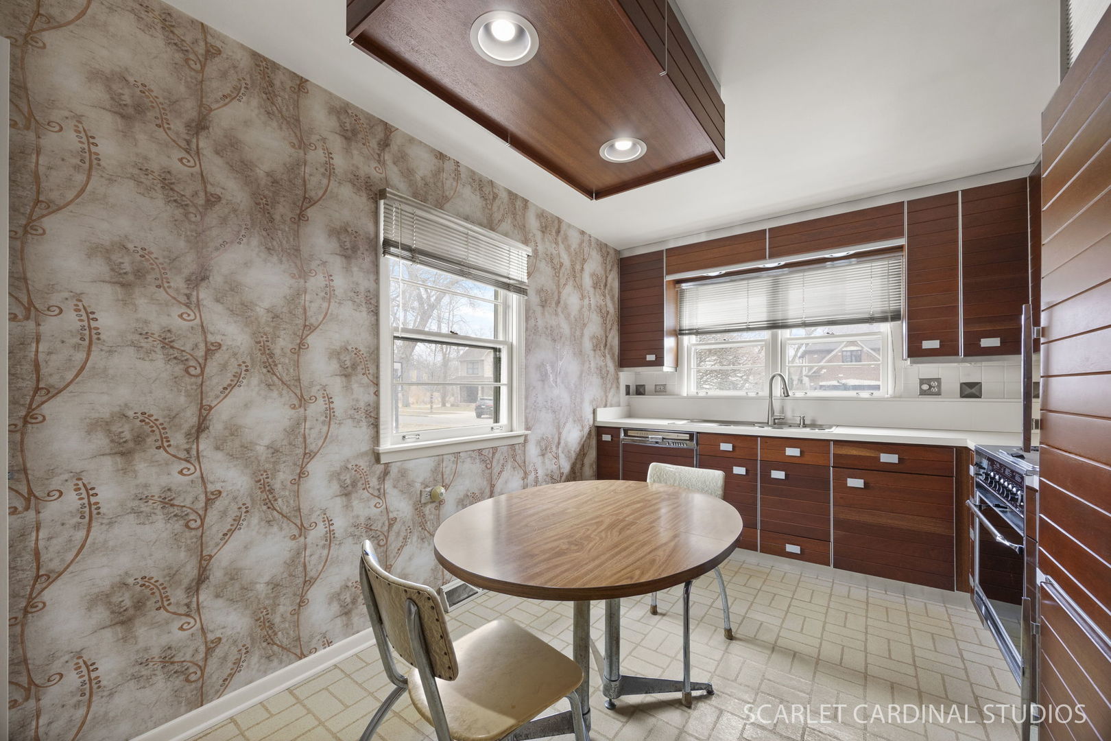 110 Travers Avenue, Wheaton, IL 60187