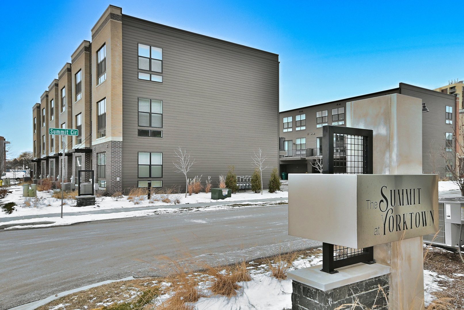 332 Summit Circle, Lombard, IL 60148