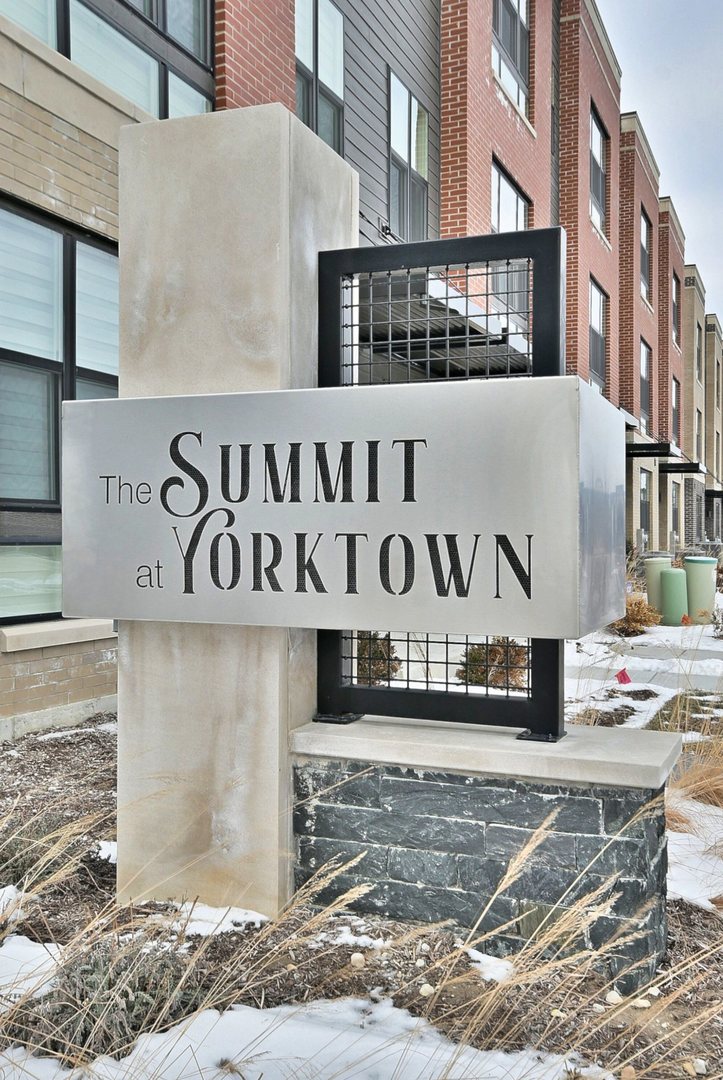 332 Summit Circle, Lombard, IL 60148