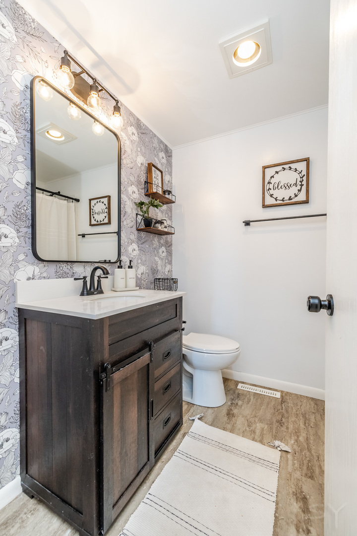 610 W WEGNER Road, McHenry, IL 60051