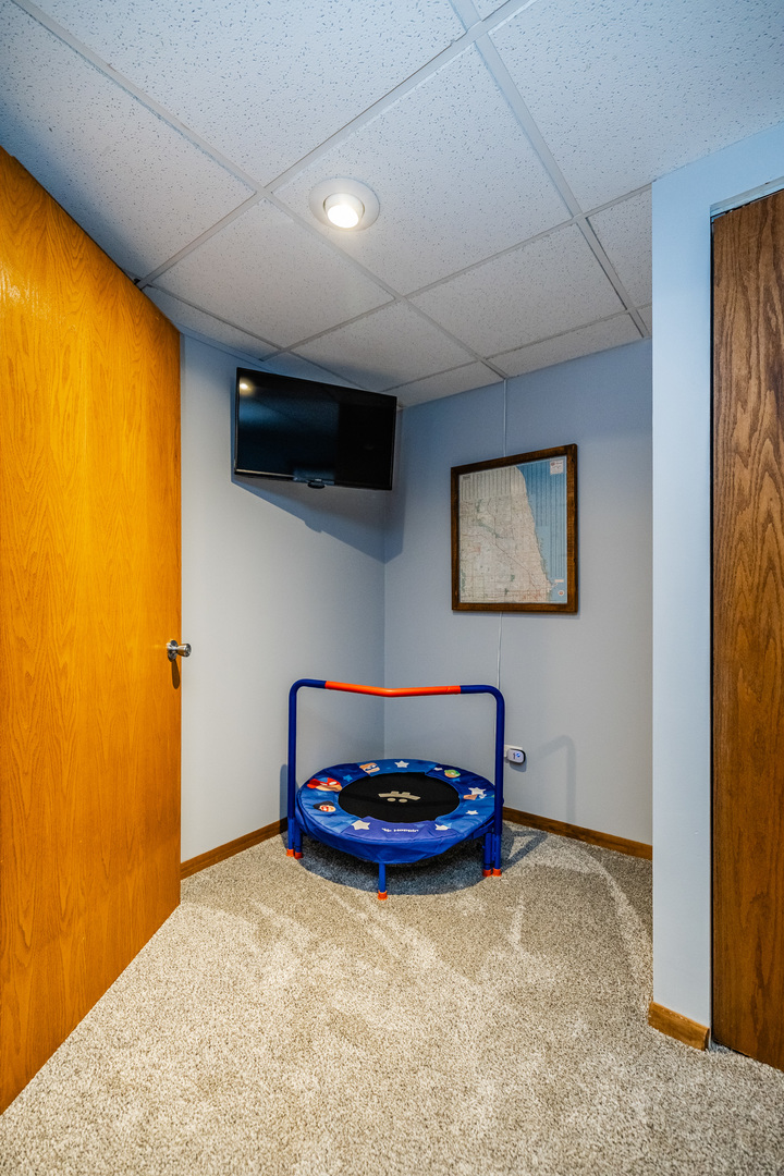 610 W WEGNER Road, McHenry, IL 60051